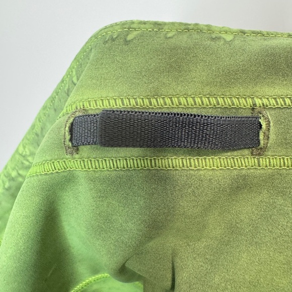 Lululemon Base Pace High-Rise Short 8" Green - Picture 5 of 11